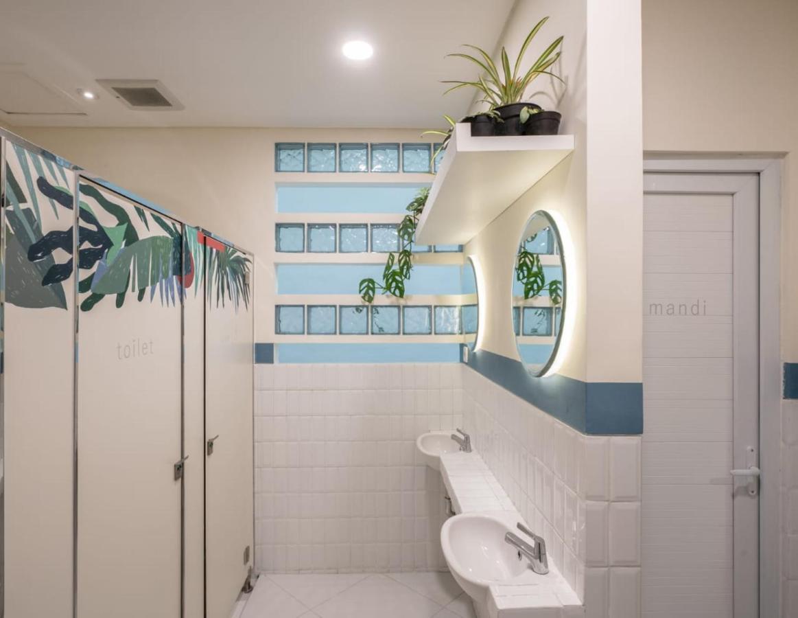 Хостел Temmu Co-Living Бандунг Экстерьер фото