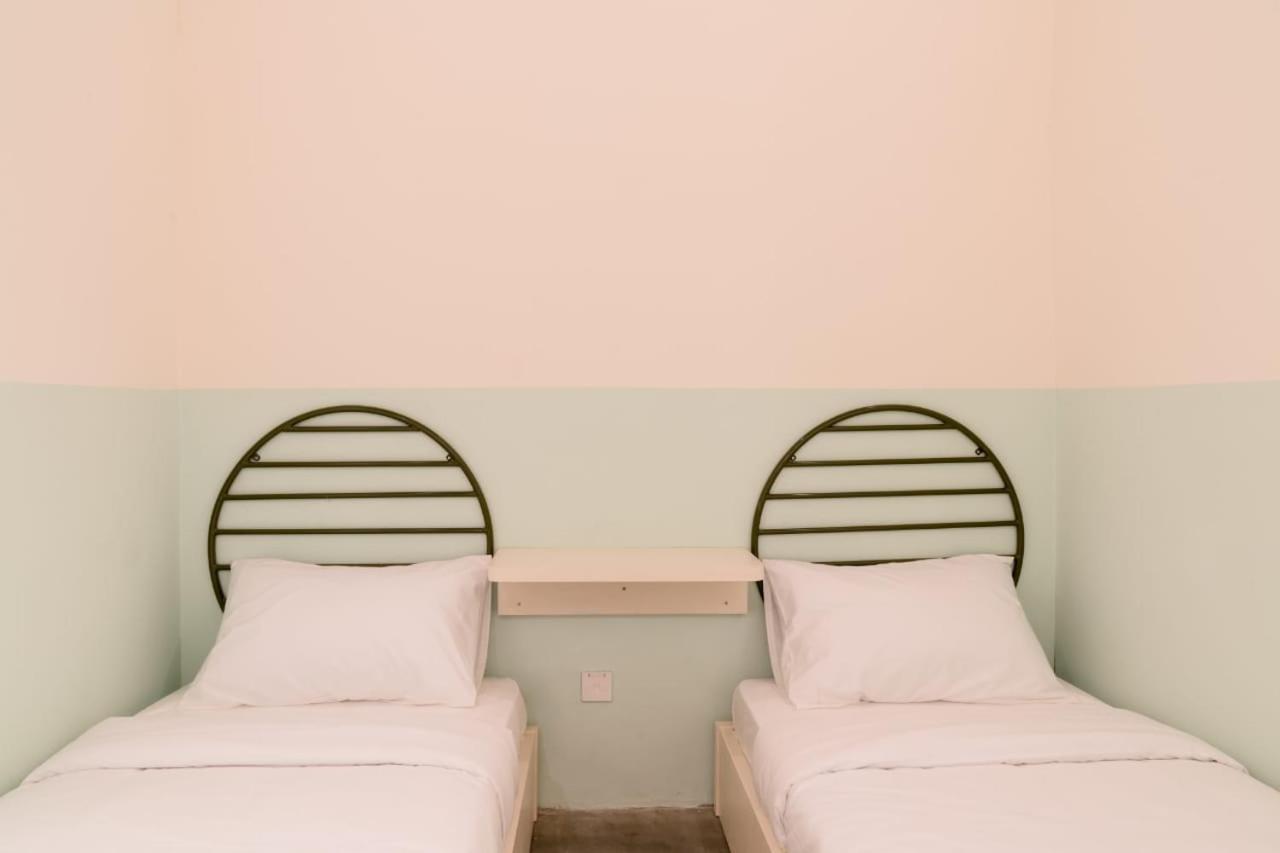 Хостел Temmu Co-Living Бандунг Экстерьер фото
