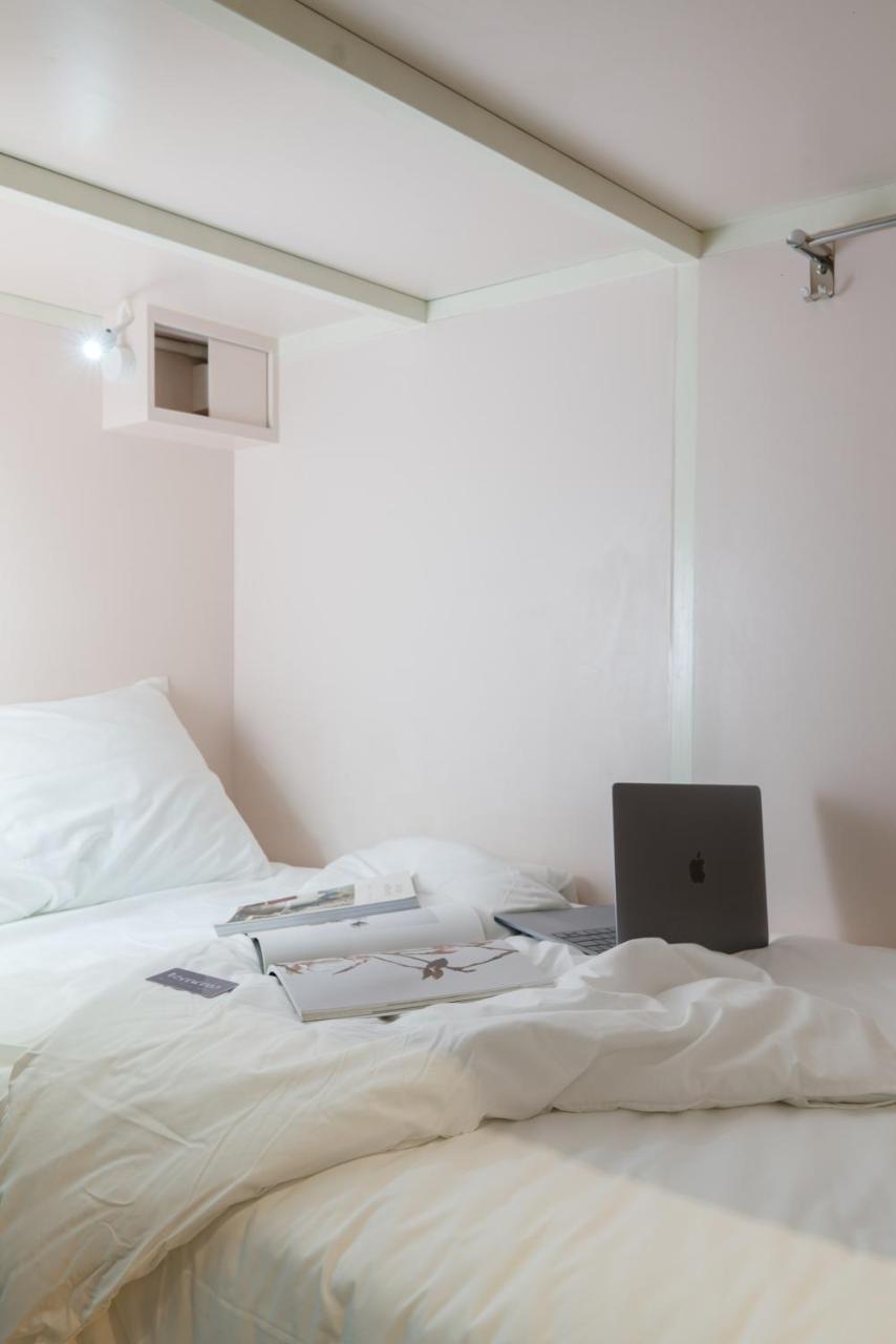 Хостел Temmu Co-Living Бандунг Экстерьер фото