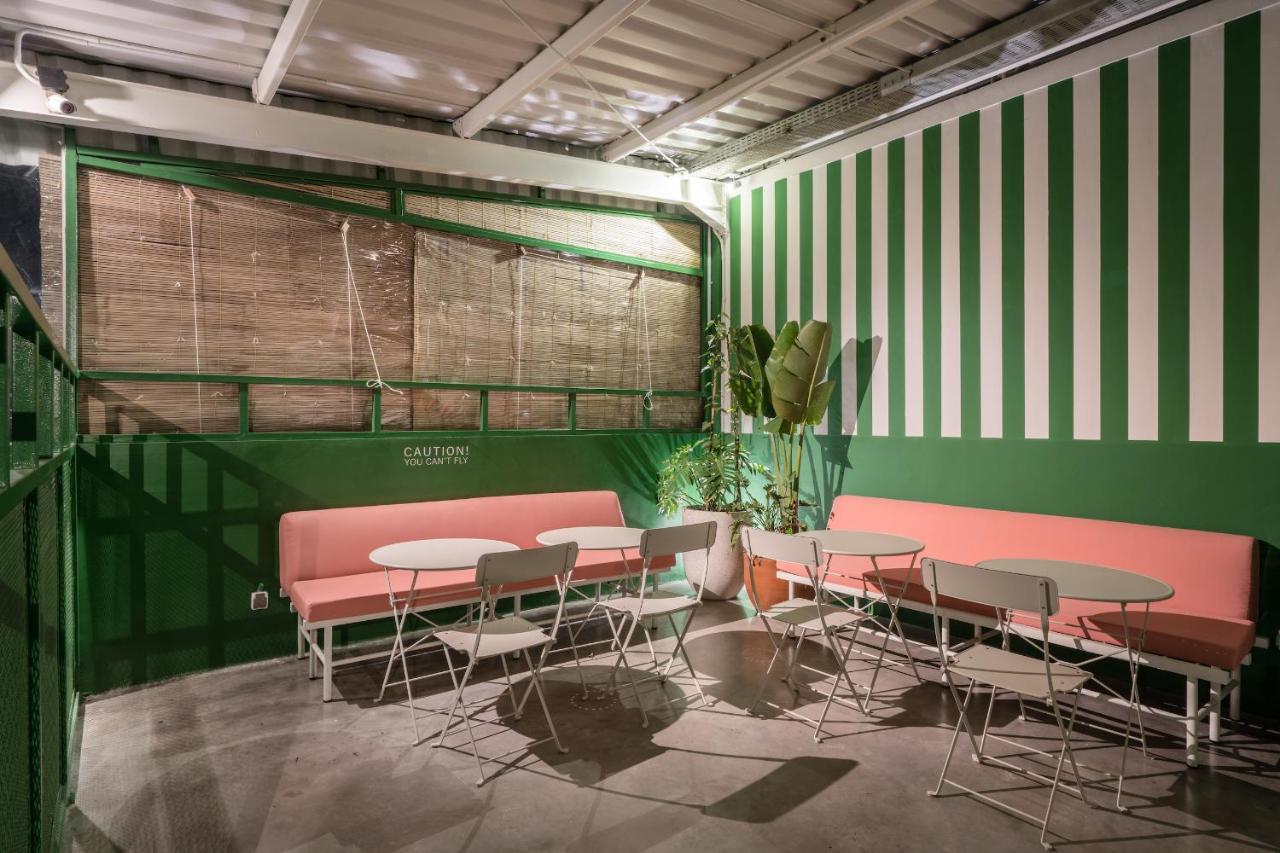 Хостел Temmu Co-Living Бандунг Экстерьер фото